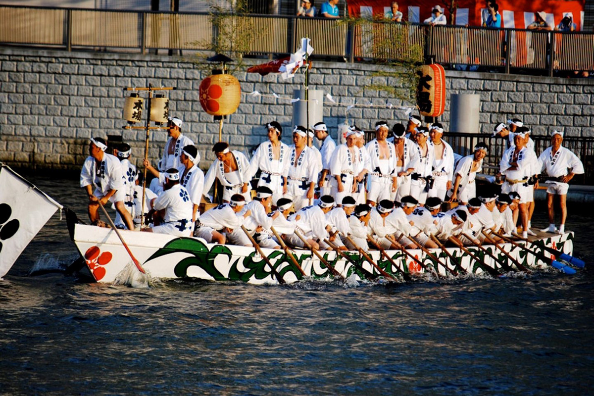 lễ hội Tenjin trên sông Okawa