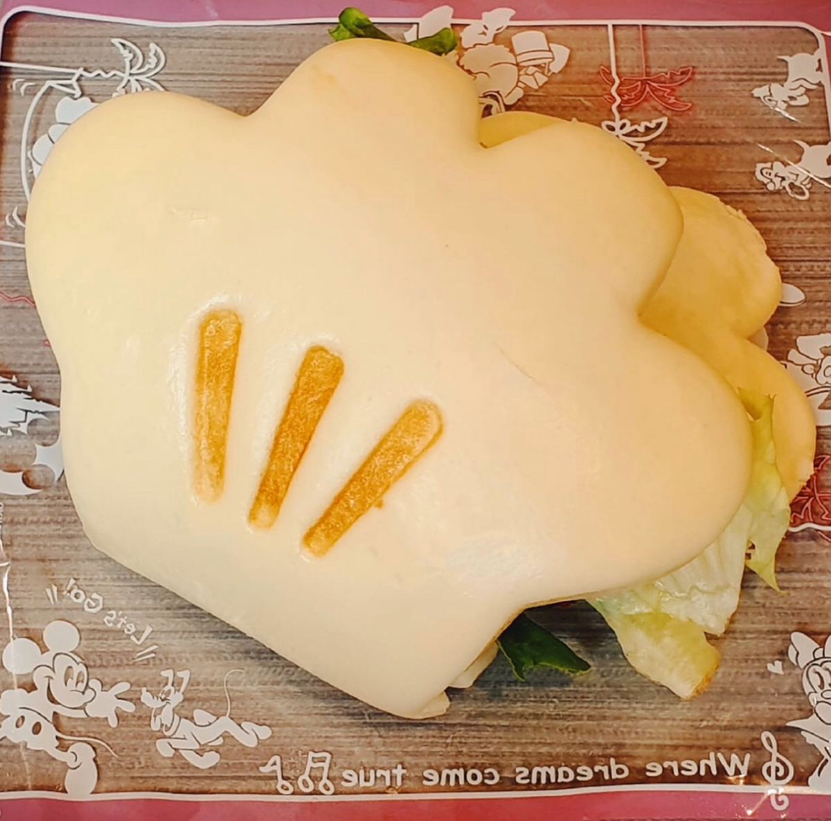 Bánh Mickey ở Tokyo Disneyland
