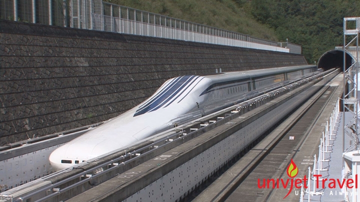 Shinkansen “mỏ vịt”