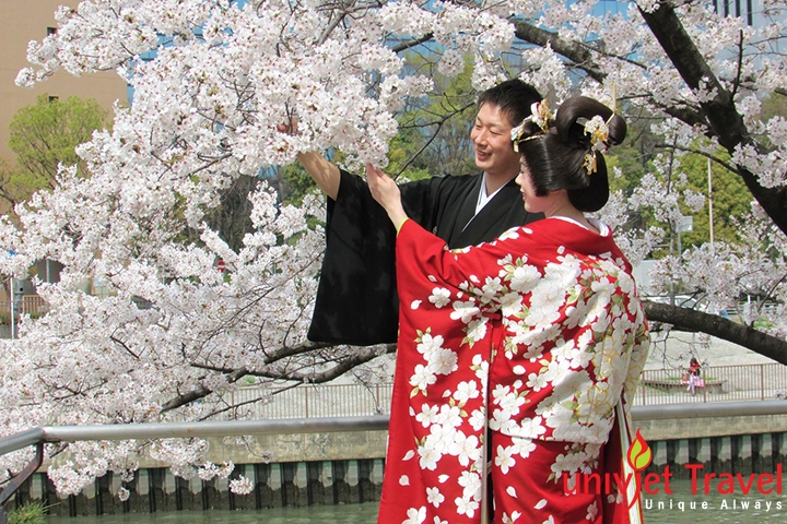 Kimono - trang phục truyền thống Nhật Bản.