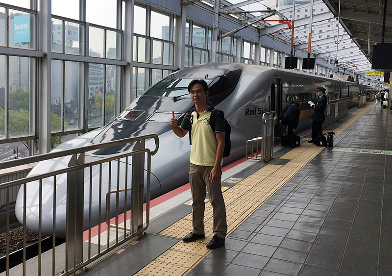 Tàu siêu tốc Shinkansen tại ga Hiroshima