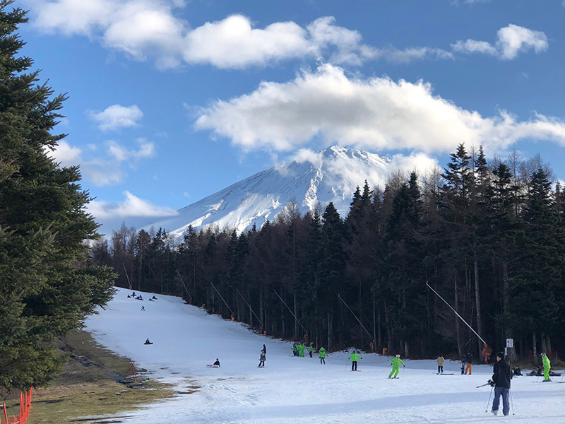 Núi Phú Sĩ nhìn từ khu trượt tuyết