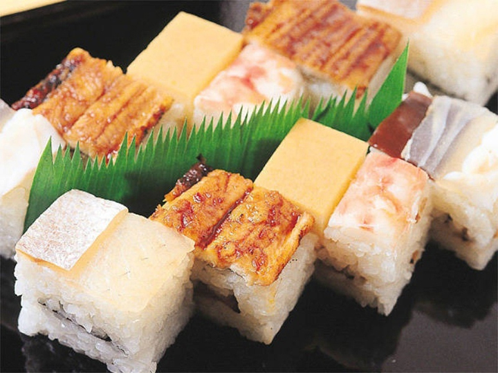 sushi nhật bản