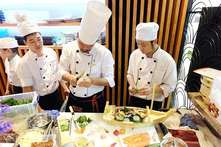 sushi nhật bản