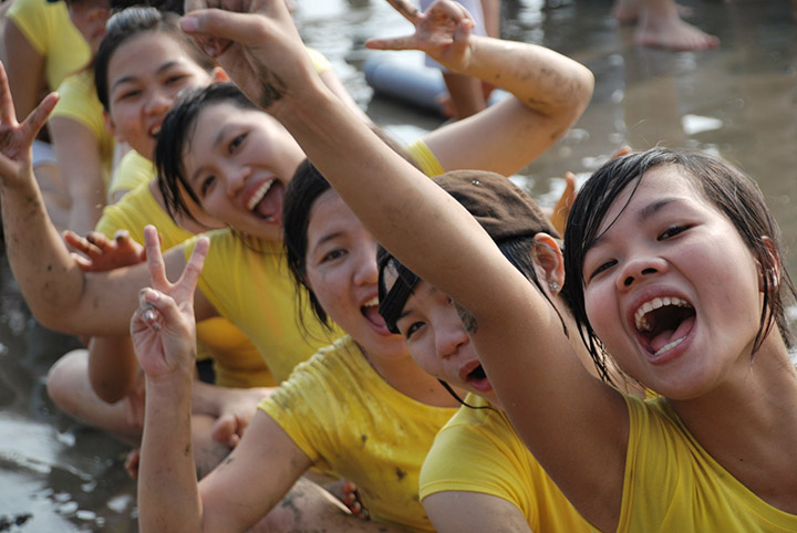 team building tren bai bien