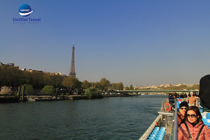 Du thuyền trên sông Seine 1