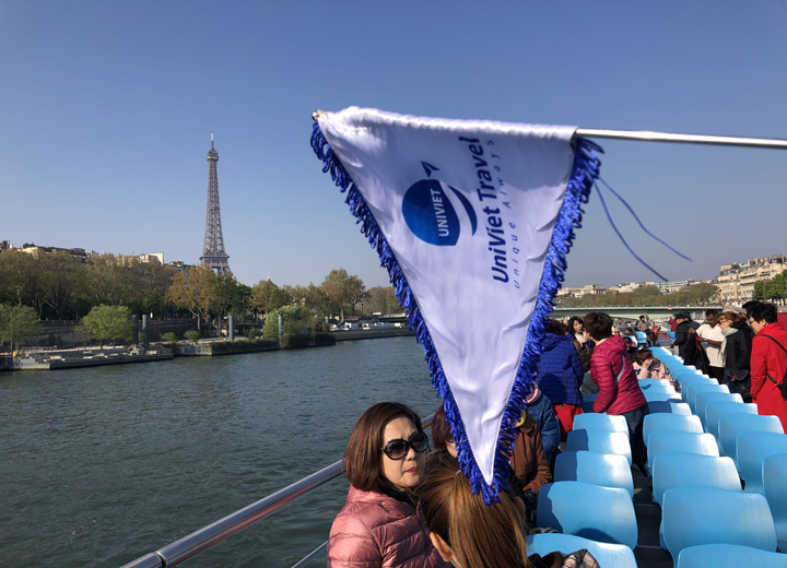 Du thuyền sông Seine ngắm tháp Eiffel